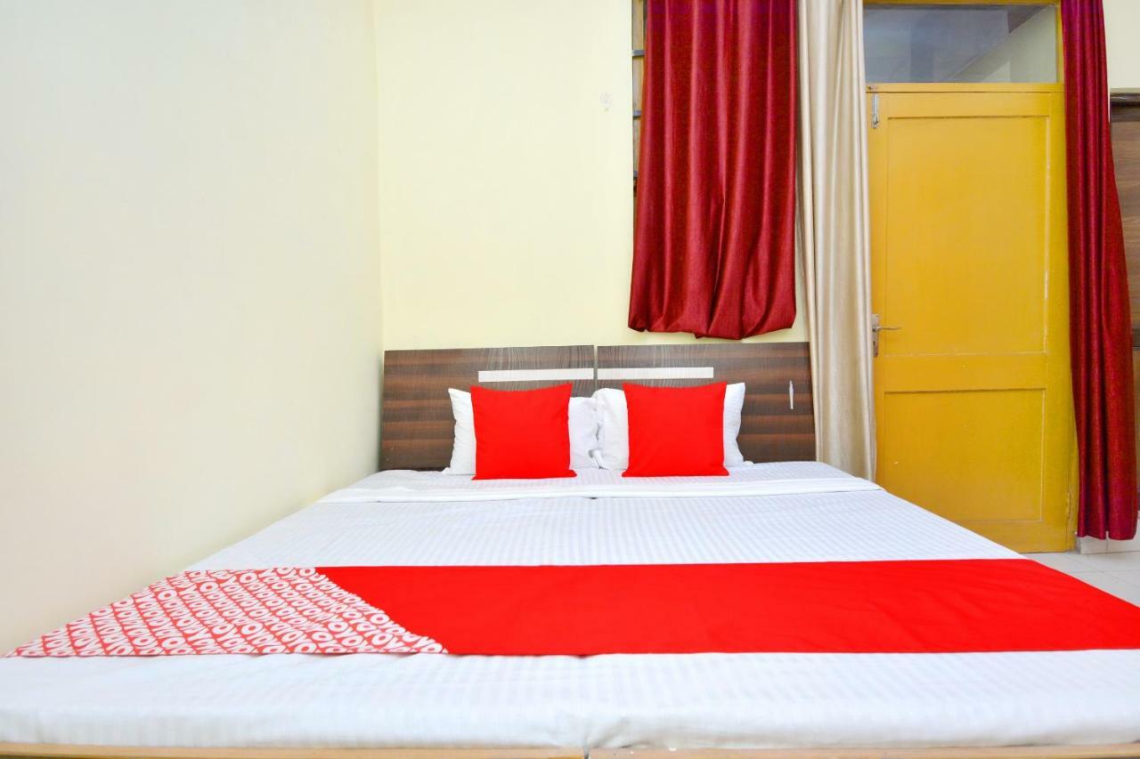 Oyo 40306 White House Jalandhar Room photo