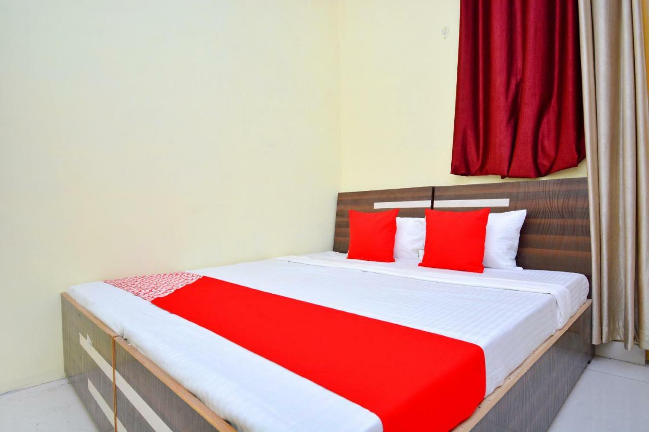 Oyo 40306 White House Jalandhar Room photo